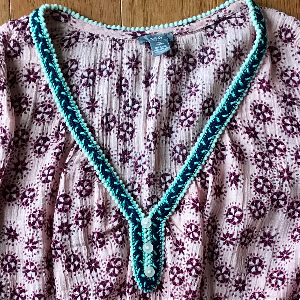 SOLD🌹Aerie V neck blouse